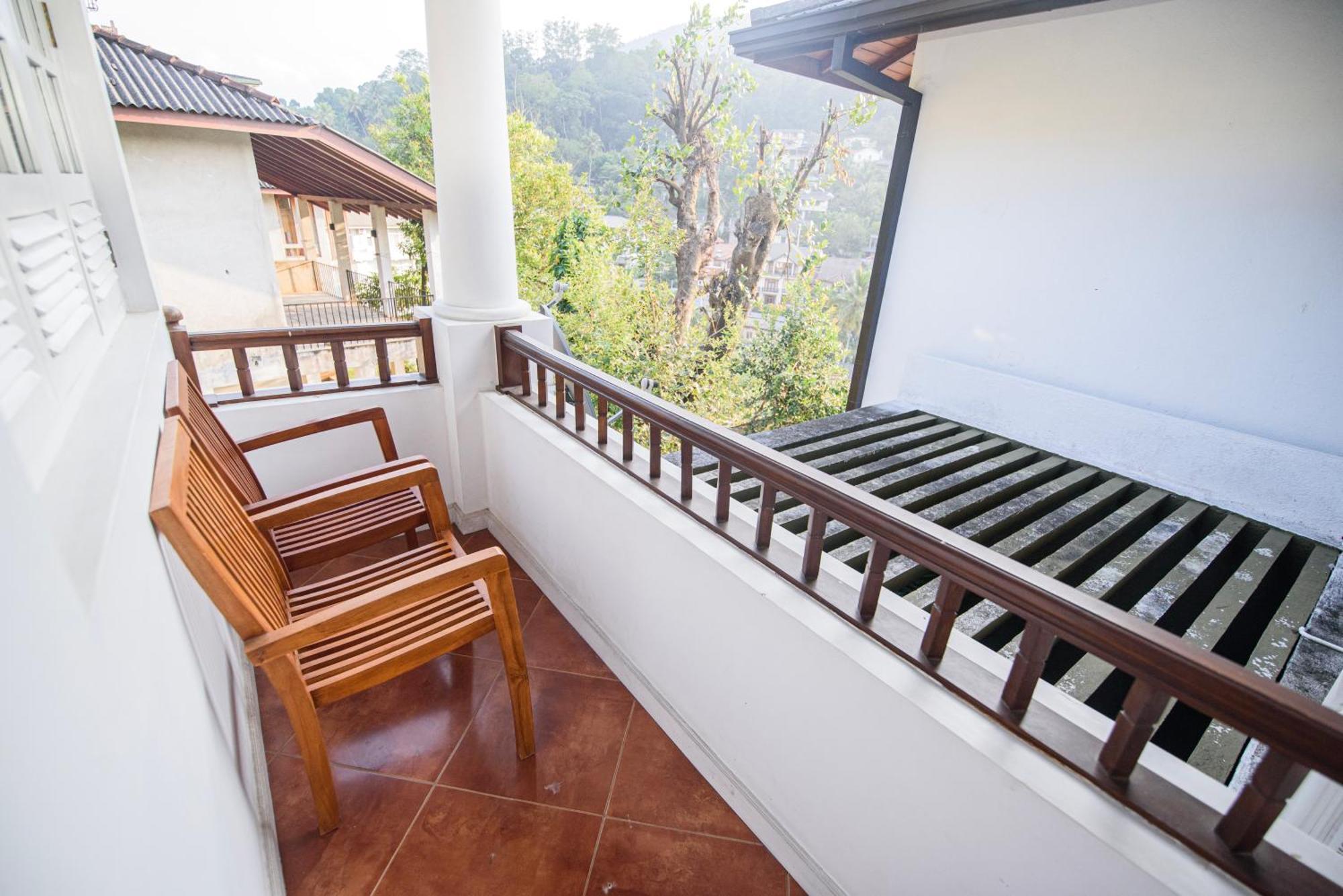 Kingsman House Bed & Breakfast Kandy Bilik gambar